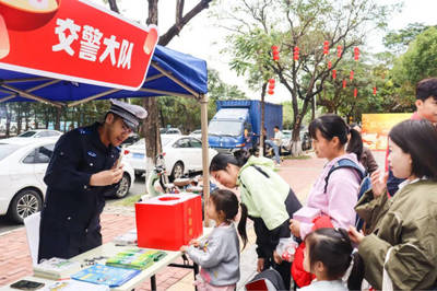 松山湖北部千人同慶元宵，紡織品遮篷下的歡樂時(shí)光