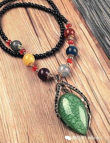 點(diǎn)綴清新優(yōu)雅 小飾物的時(shí)尚魅力